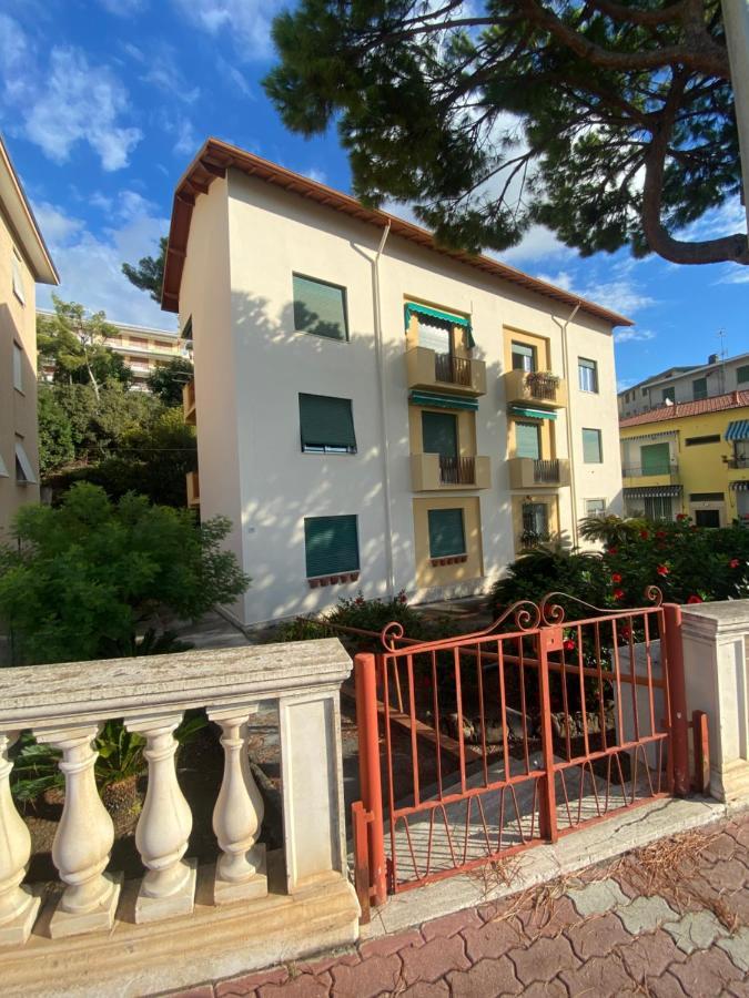 Apartamento Casa Di Vavi Ospedaletti Exterior foto